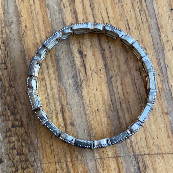 Stretchy light pink and silver toned bracelet - Picture 3 of 4